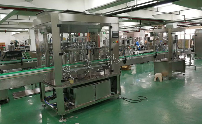 星火車間-液體灌裝機展示一角